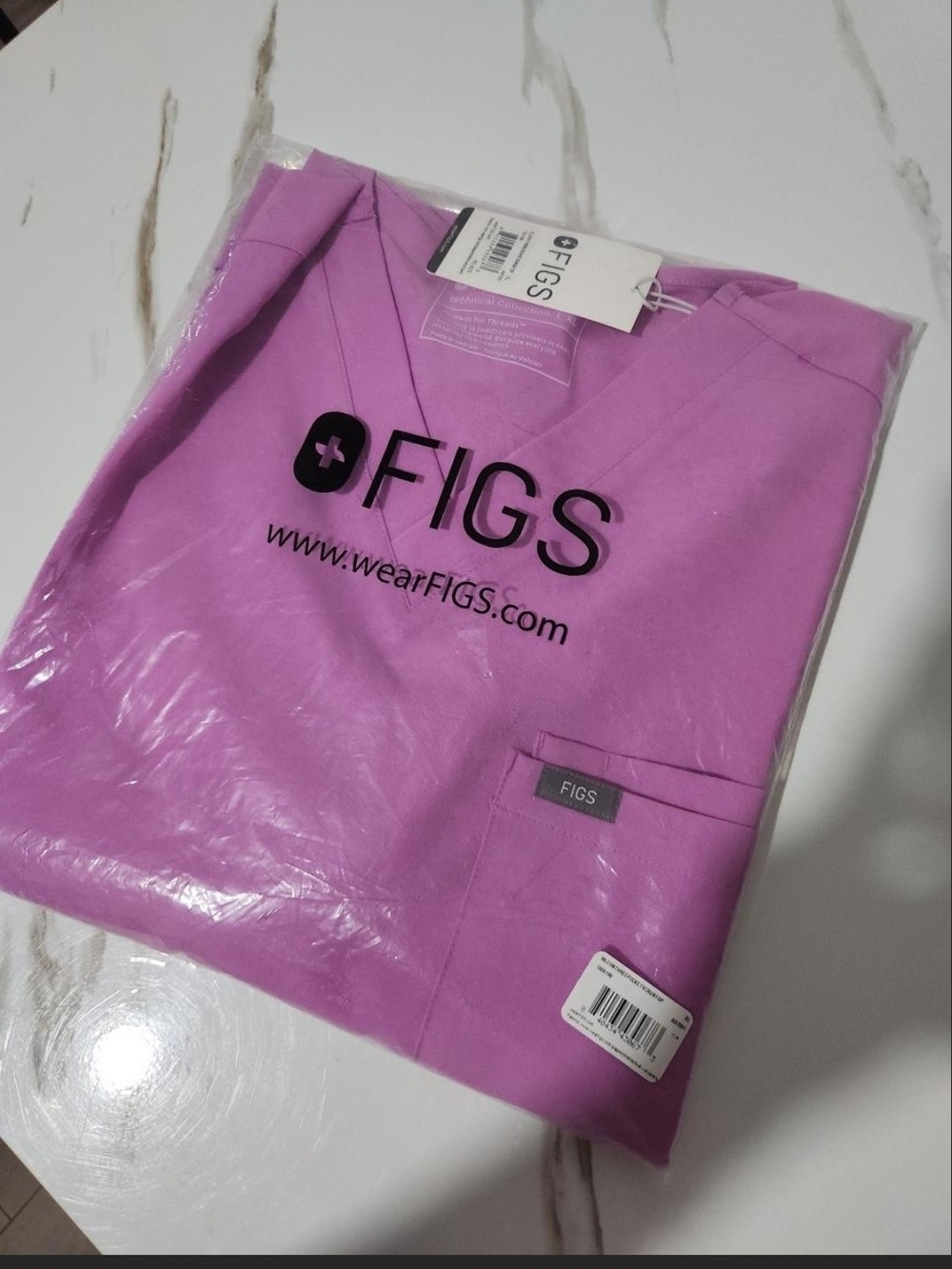 FIGS Men’s V-Neck Top in Bright Lavender